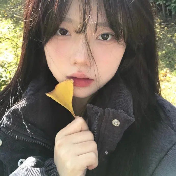沙滩上的夏娃